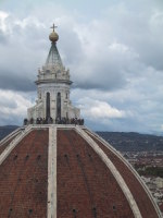 Tourists atop te Real Duomo